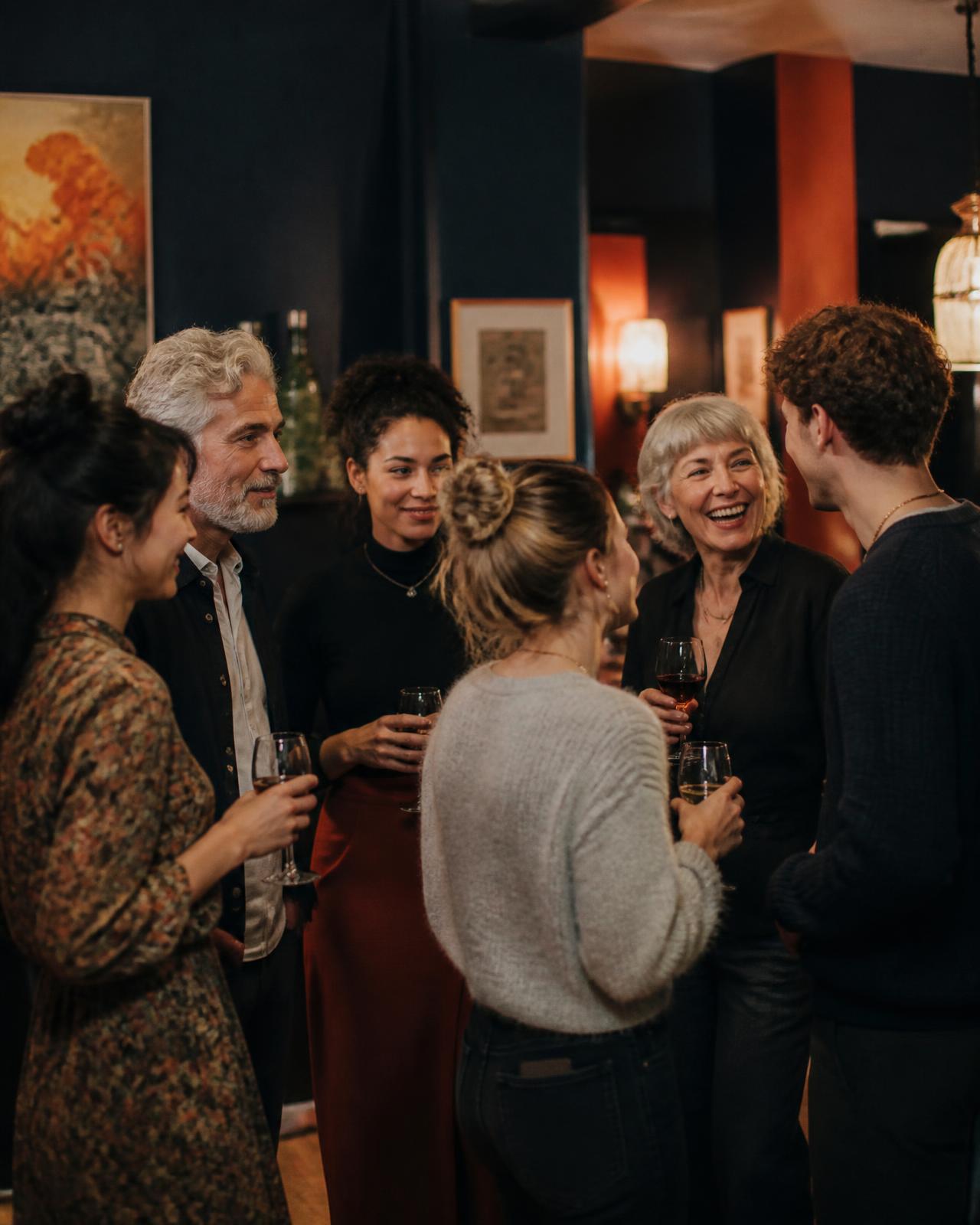 Des verres lors d'un afterwork dans un bar